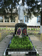 с. Добрынь. Братское захоронение около школы